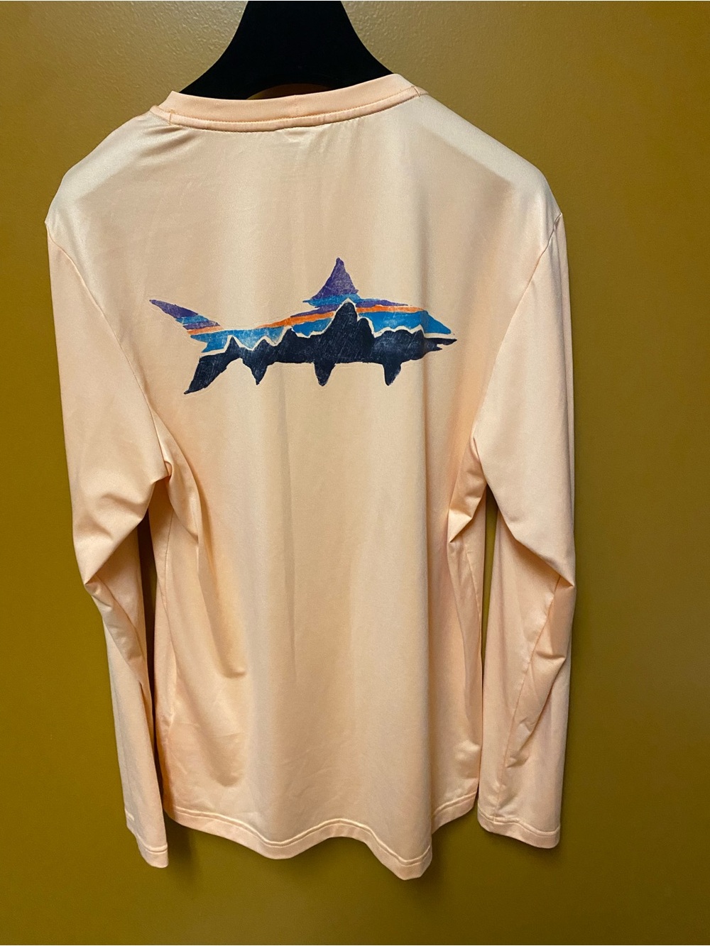Patagonia Men's Graphic Tech Fish Tee.  Salmon/ coral color.
